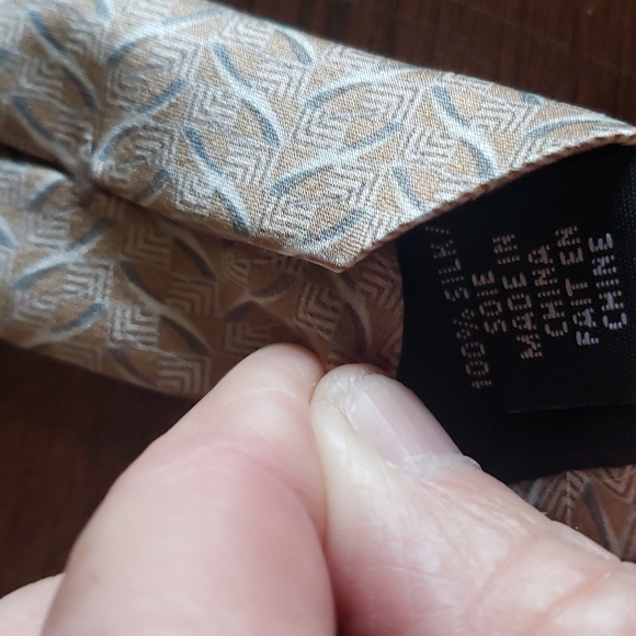Geoffrey Beene 100% silk tie - Picture 3 of 5
